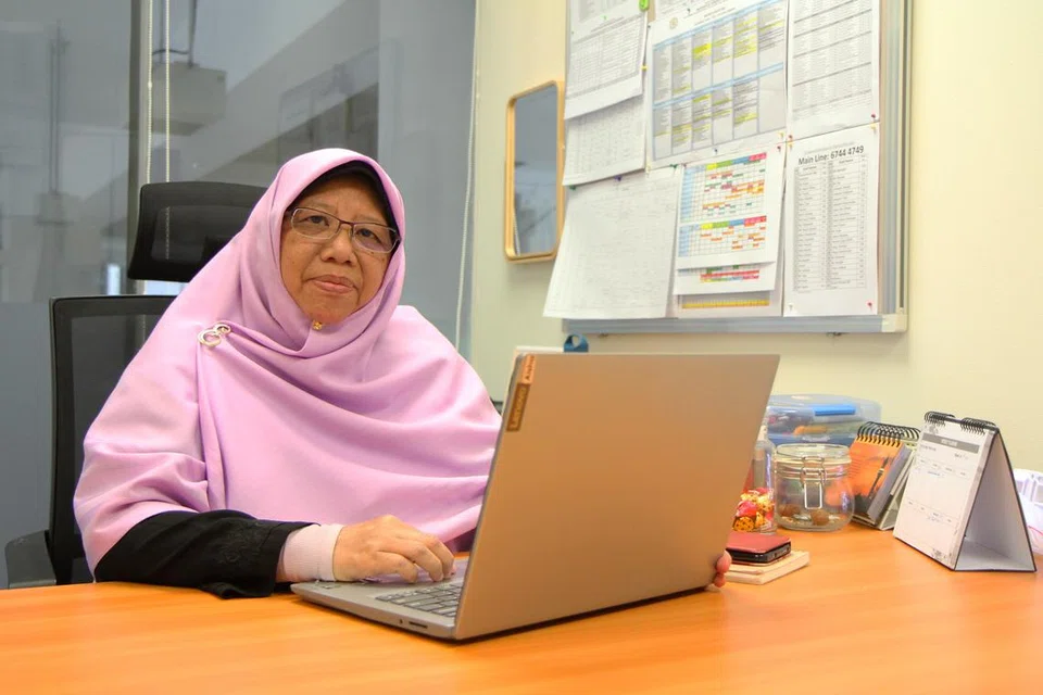 Mudirah bagi Madrasah Al-Arabiah Al-Islamiah, Cik Aisha Abdul Manaf. 
