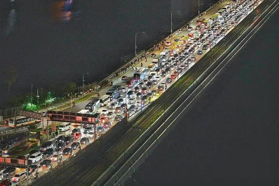 ICA berkata orang ramai harus menjangkakan kelewatan disebabkan langkah-langkah keselamatan yang dipertingkatkan di pusat pemeriksaan susuli situasi ancaman yang semakin meningkat.