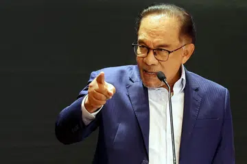 PERLU LEBIH BANYAK PELABURAN: Datuk Seri Anwar Ibrahim berkata Malaysia memerlukan lebih banyak pelaburan baru bagi menambah pendapatan dan mengurangkan hutang negara yang kini berjumlah RM1.5 trilion ($450 bilion).