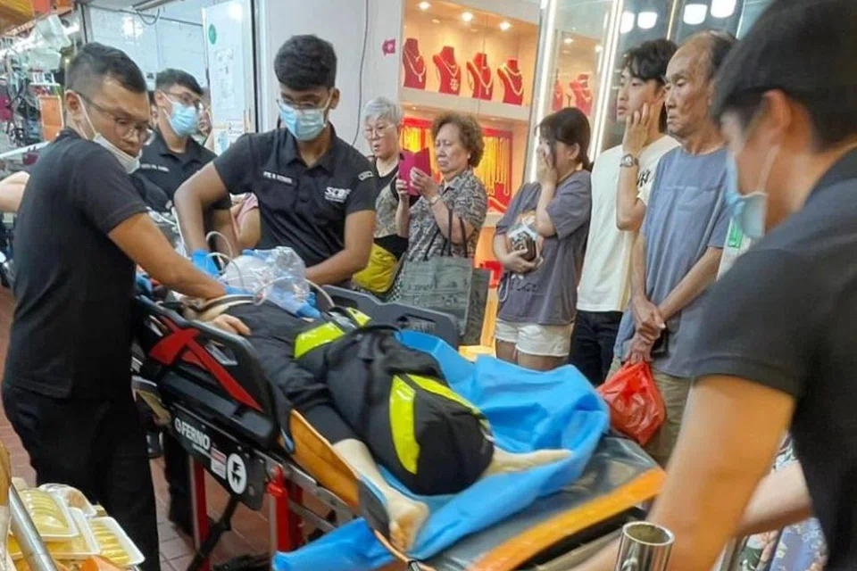 Pasukan Pertahanan Awam Singapura (SCDF) membawa dua orang ke Hospital Changi dan seorang lagi ke Hospital Sengkang.