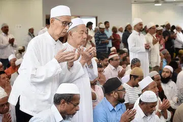 SEMANGAT SALING MEMBANTU TERUS MEKAR: Semangat kolektif untuk membantu dan berkongsi semasa pandemik jelas dipaparkan masyarakat Melayu/Islam untuk memastikan rakyat Singapura dapat muncul lebih kuat bersama. - Foto hiasan 