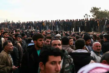 Orang ramai berkumpul di Penjara Sednaya, Damsyik, mencari ahli keluarga yang hilang pada 9 Disember. Pasukan penyelamat Syria menyelongkar Penjara Sednaya, yang sinonim dengan kekejaman paling buruk di bawah pemerintahan Presiden Bashar al-Assad yang digulingkan.