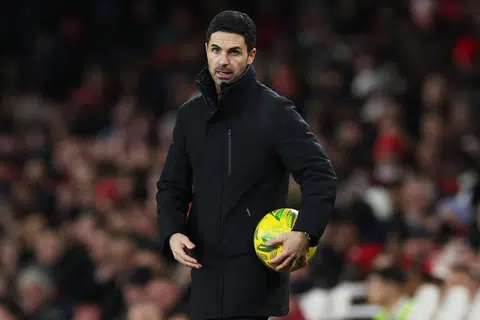 Pengurus Arsenal, Mikel Arteta, berkata beliau tidak akan memberitahu pemainnya supaya mengubah apa-apa, tetapi mereka perlu menyesuaikan diri pada bola yang digunakan dalam Piala Carabao kerana “ia sangat berbeza daripada bola EPL”.