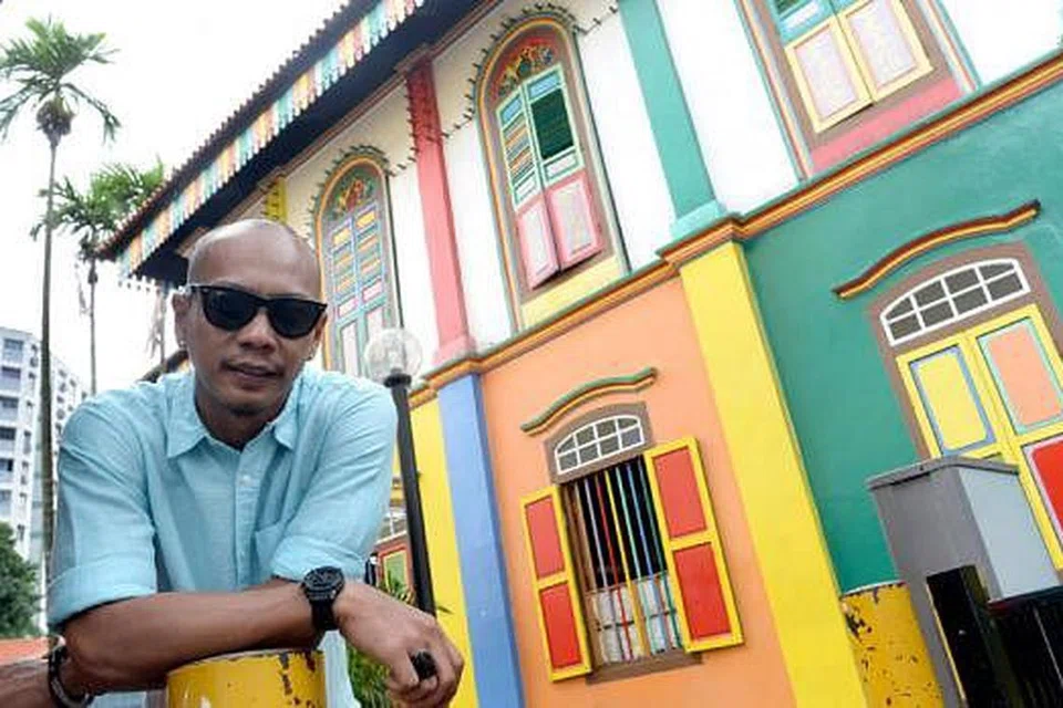 MENAMPILKAN KARYA SENI AUDIO: Encik Zul akan mempersembahkan karya seni audionya bulan ini di Singapore Discovery Centre sebagai sebahagian daripada projek Peta Hati SG sempena SG50. - Foto TAUFIK A. KADER 