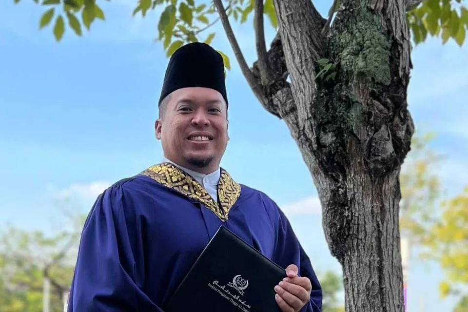 Pelajar Institut Pengajian Tinggi Al-Zuhri, Encik Suhaimi Ramli, lulus program Diploma Lanjutan Pengajian Islam (Fiqh dan Usul Fiqh) pada  September 2024 dan berhasrat mengikuti pengajian Islam secara berstruktur hingga ke peringkat doktor falsafah (PhD).  