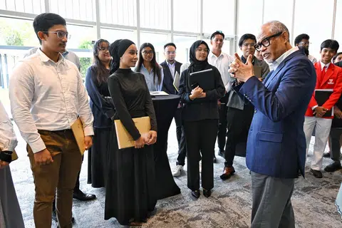 Encik Masagos (kanan) merasa amat bersyukur kerana diberi kesempatan untuk berkhidmat kepada masyarakat Melayu/Islam sepanjang tujuh tahun yang lalu.