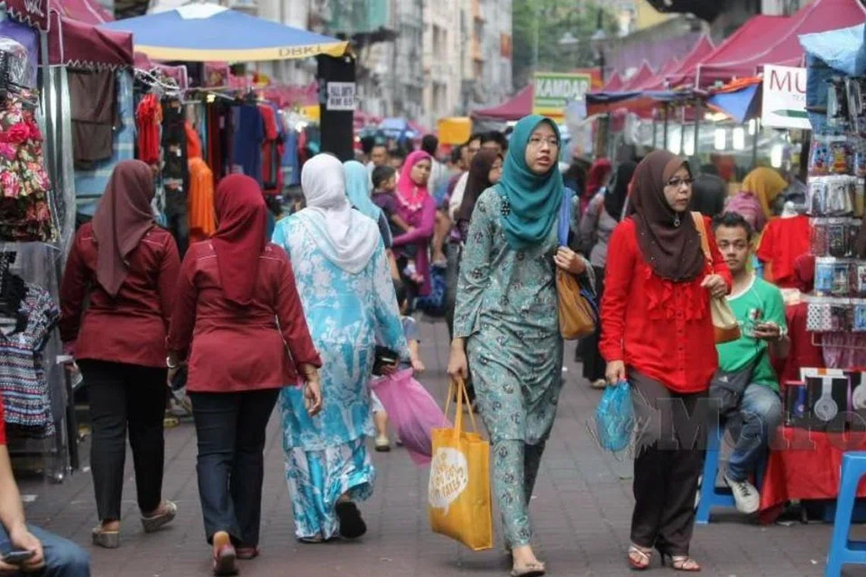 Bazar Ramadan di Jalan Tuanku Abdul Rahman (TAR) dan Jalan Masjid India di Kuala Lumpur antara paling popular dalam kalangan penduduk.