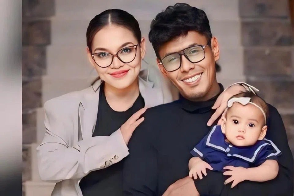 Setiap detik bersama keluarga amat bermakna buat Fuad Rahman (menggendung anak mereka, Anggun) dan isterinya, Tom, dengan mereka ingin melihat anak-anak dewasa dalam sekitaran sihat dan bahagia.