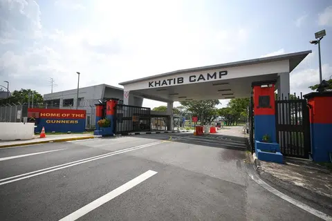 Kem Khatib yang dibina pada 1983 merupakan ibu pejabat bagi Pasukan Artileri Singapura.