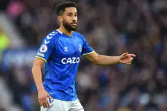 EJEN BEBAS: Andros Towsend, yang kini seorang ejen bebas setelah kontraknya bersama Everton tamat, sedang berlatih dengan Burnley.