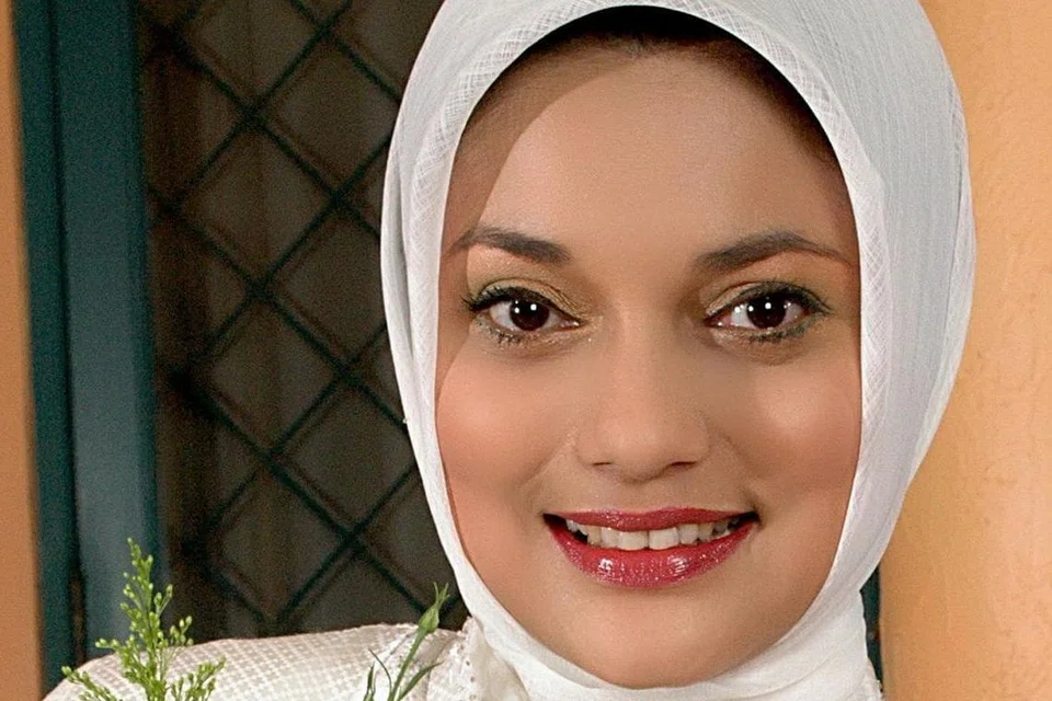 DR MARISSA HAQUE: Idamkan untuk bergelar profesor sejak kecil dan mengajar di beberapa institusi pengajian tinggi seperti Universitas Yarsi di Jakarta Pusat; Perbanas di Bekasi; dan Universitas Trisakti di Jakarta.