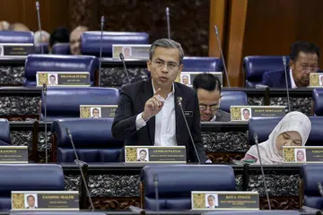 BANTERAS PERJUDIAN DALAM TALIAN: Menteri Komunikasi dan Digital, Encik Fahmi Fadzil, gesa penyedia perkhidmatan media sosial, supaya segera bertindak mengekang kegiatan perjudian dalam talian apabila diminta berbuat demikian. 