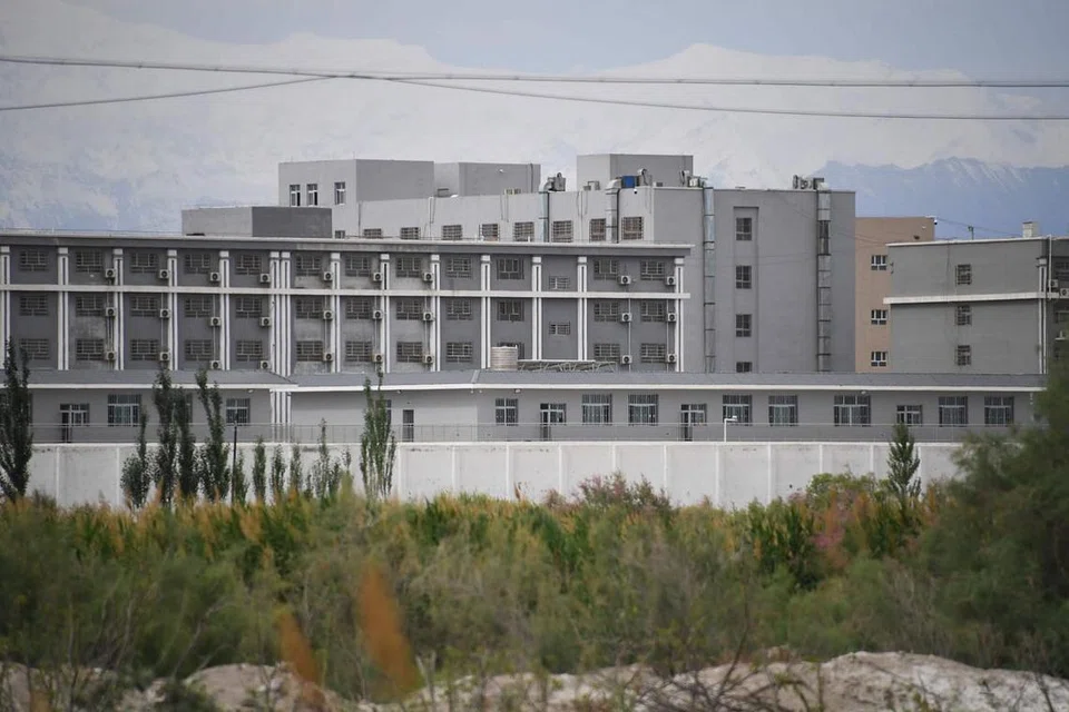 Foto yang diambil pada 4 Jun 2019 menunjukkan satu kemudahan yang dipercayai sebagai kem pendidikan-semula bagi ramai anggota minoriti penganut Islam ditahan, terletak di Akto, Xinjiang, China. Foto: AFP.