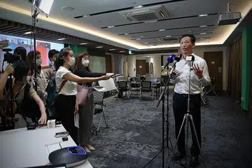 UMUM PERSETUJUAN: Menteri Pengangkutan Ong Ye Kung mengumumkan persetujuan secara prinsip untuk menubuhkan gelembung perjalanan udara (ATB) dua hala antara Singapura dengan Hong Kong semalam. - Foto BH oleh NG SOR LUAN