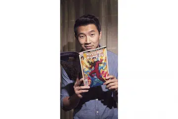 DARIPADA AKAUNTAN KEPADA ADIWIRA: Simu Liu merupakan akauntan dari China yang diberhentikan kerja sebelum meraih rezeki sebagai pelakon filem terkini Marvel 'Shang-Chi and the Legend of the Ten Rings'. - Foto INSTAGRAM SIMU LIU