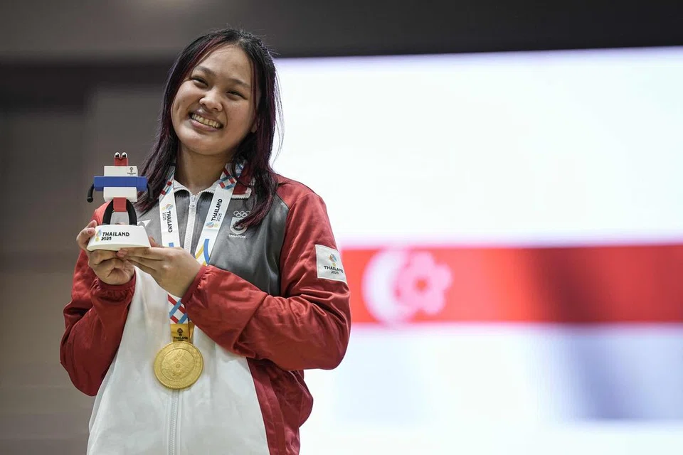 Atlet lawan pedang, Elle Koh, memenangi pingat emas di acara perseorangan wanita epee. 