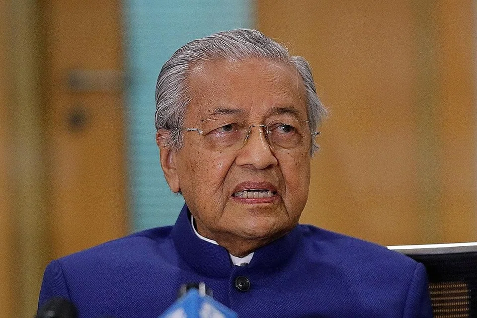 MASIH DIRAWAT: Mantan Perdana Menteri Malaysia, Tun Dr Mahathir Mohamad kini menerima rawatan di Institut Jantung Negara. - Foto-foto AFP