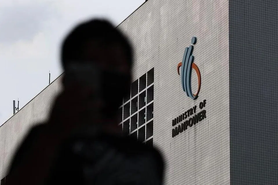 Pekerja runcit bergaji rendah telah dilindungi di bawah Model Gaji Progresif  (PWM), tangga gaji yang disandarkan kepada latihan dan penambahbaikan produktiviti, sejak September 2022.
