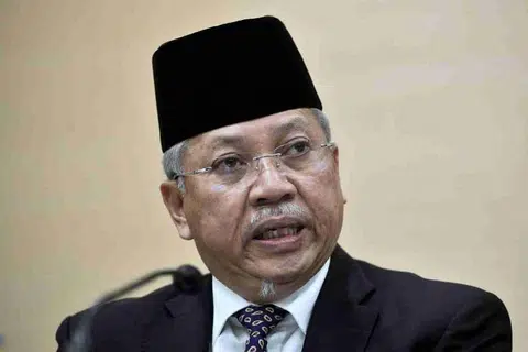Pemecatan Tan Sri Annuar Musa itu dibuat Presiden UMNO yang juga Pengerusi BN, Datuk Seri Dr Ahmad Zahid Hamidi, dalam satu mesyuarat di ibu pejabat UMNO pada Selasa, 5 Januari 2021. - 