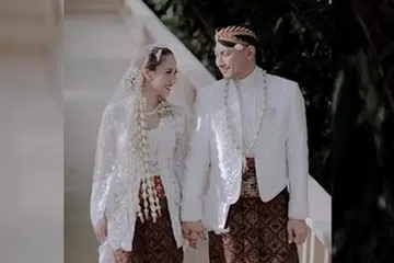 MAHLIGAI PEMBERI NAFAS BARU DIBINA:  Bunga Citra Lestari selamat diijabkabulkan dengan pegawai bank Tiko Aryawardhana di Bali pada 2 Disember.