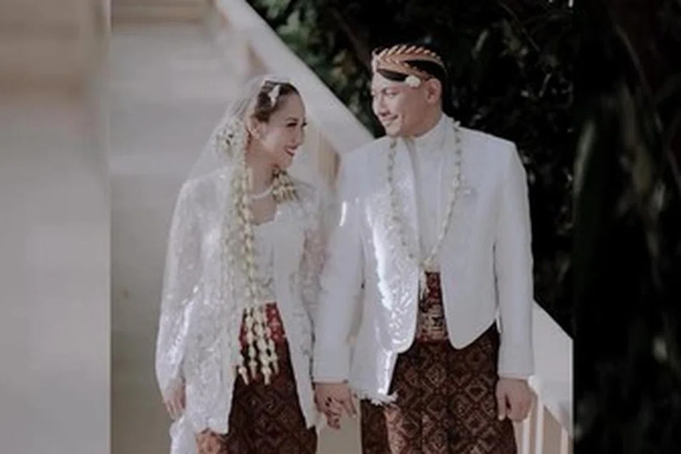 MAHLIGAI PEMBERI NAFAS BARU DIBINA:  Bunga Citra Lestari selamat diijabkabulkan dengan pegawai bank Tiko Aryawardhana di Bali pada 2 Disember.