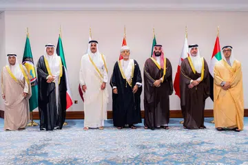 Gambar edaran yang dikeluarkan oleh Agensi Berita Saudi (SPA) ini menunjukkan (dari kiri) Setiausaha Agung Majlis Kerjasama Teluk (GCC), Encik Jassim al-Budaiwi; Putera Mahkota Kuwait, Sheikh Sabah Khaled al-Hamad al-Sabah; Amir Qatar, Sheikh Tamim bin Hamad Al-Thani; Timbalan Perdana Menteri Hal Ehwal Pertahanan Oman, Encik Shihab bin Tarik Al Said; Putera Mahkota Arab Saudi, Mohammed bin Salman; Wakil Peribadi Raja Bahrain, Encik Abdulla bin Hamad Al Khalifa; dan Naib Presiden merangkap Timbalan Perdana Menteri UAE, Sheikh Mansour bin Zayed al-Nahyan, bergambar bersama semasa Sidang Puncak Kecemasan Arab-Islam 2025 di Doha pada 15 September 2025. 