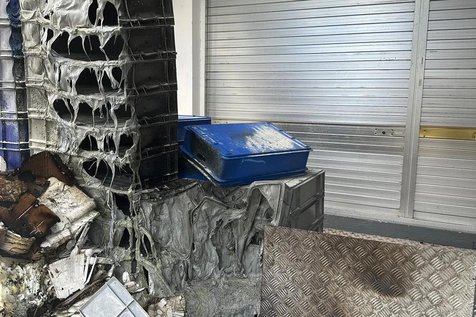 Kebakaran berlaku di hadapan kedai Amani Catering Centre pada 12 Jun 