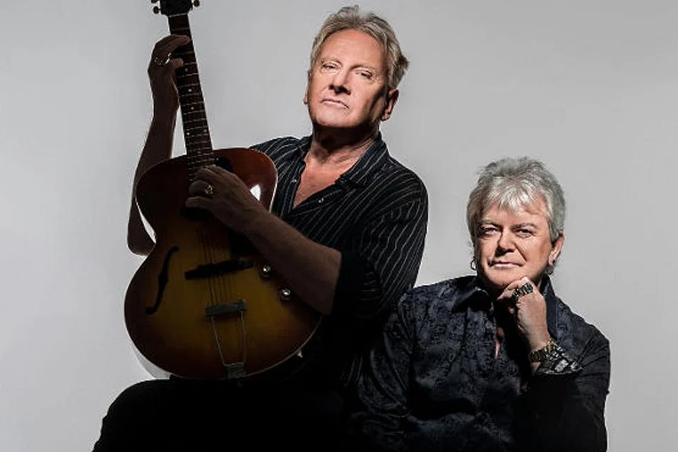 PENTINGKAN STAMINA: Graham Russell (kiri) dan Russell Hitchcock, anggota kumpulan Air Supply, mementingkan senaman dan pemakanan bagi meneruskan perjuangan dalam bidang muzik. - Foto MIAMI TIMES