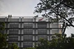 MANGSA PENCEROBHAN: Foto menunjukkan sebuah bangunan SingHealth. Penyiasat menemui beberapa kelemahan dalam rangkaian teknologi maklumat SingHealth yang menjadi sebab berlakunya serangan siber ke atas kumpulan tersebut. - Foto fail