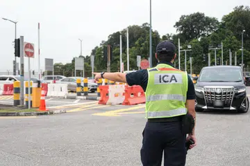 Semua kenderaan berdaftar di luar negara wajib mempunyai Permit Masuk Kenderaan (VEP) yang sah untuk memasuki Singapura, dan kenderaan tanpa permit akan diarah berpatah balik ke Malaysia.