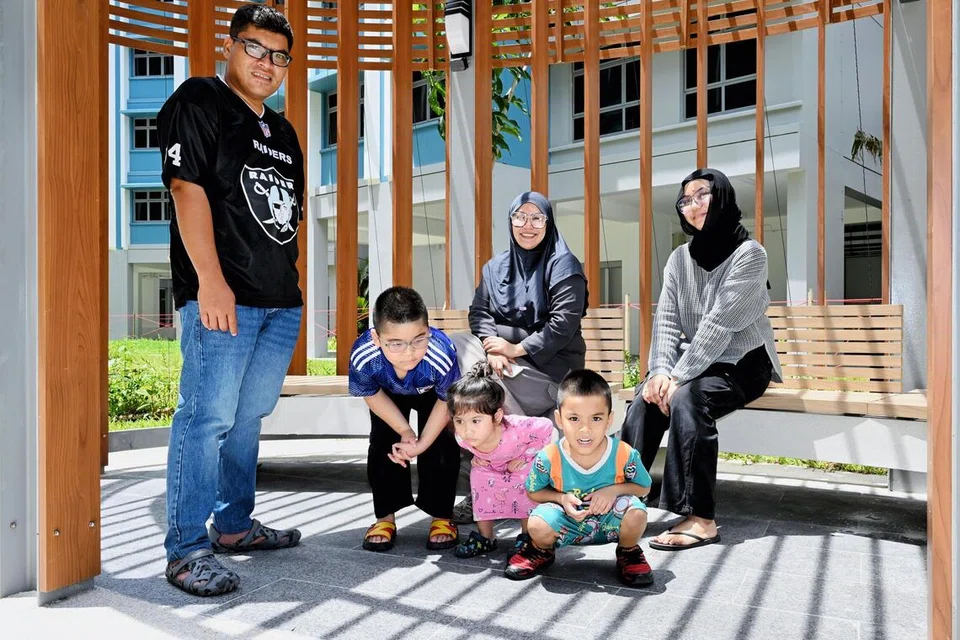 Ketika masih tinggal di flat sewa, keluarga Encik Shahril (kiri) mendapatkan bantuan dari Pusat Khidmat Keluarga di Yishun kendalian Persatuan Kanak-Kanak Singapura.