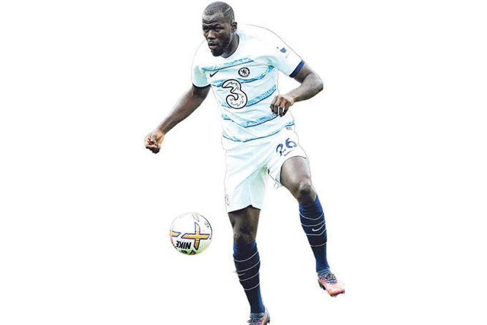 Kalidou Koulibaly :BENTENG PERTAHANAN BARU: Kalidou Koulibaly mempamerkan aksi cemerlang pada penampilan sulungnya di Chelsea sambil membantu pasukannya mengatasi Everton pada hari pembukaan. - Foto AFP