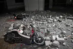 Kerosakan yang melanda beberapa bangunan dan infrastruktur di Pulau Bawean setelah gempa sekuat 6.4 pada skala richter melanda pulau itu pada 22 Mac.
