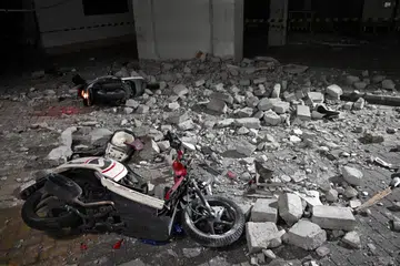 Kerosakan yang melanda beberapa bangunan dan infrastruktur di Pulau Bawean setelah gempa sekuat 6.4 pada skala richter melanda pulau itu pada 22 Mac.