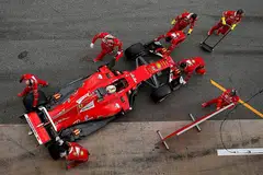 LEBIH MAMPU BERSAING: Prestasi Ferrari semasa perlumbaan ujian minggu lalu mencadangkan pasukan yang berpangkalan di Italy itu kian bangkit dan mampu kembali bersaing dengan Mercedes yang telah memenangi tiga kejuaraan dunia berturut-turut musim ini. - Foto REUTERS