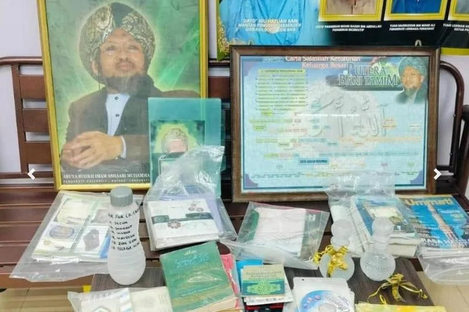 Barangan ‘berkat’ yang dipercayai bertujuan mengagungkan pemimpin dan mengaitkan Global Ikhwan Service and Business Holdings (GISBH) dengan ajaran sesat dirampas polis dalam Op Global.   