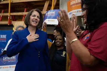KEMENANGAN PENTING: Senator Catherine Cortez Masto menemui penyokongnya selepas kemenangannya menjamin Parti Demokrat pimpinan Presiden Joe Biden terus menguasai Dewan Senat. - Foto AFP