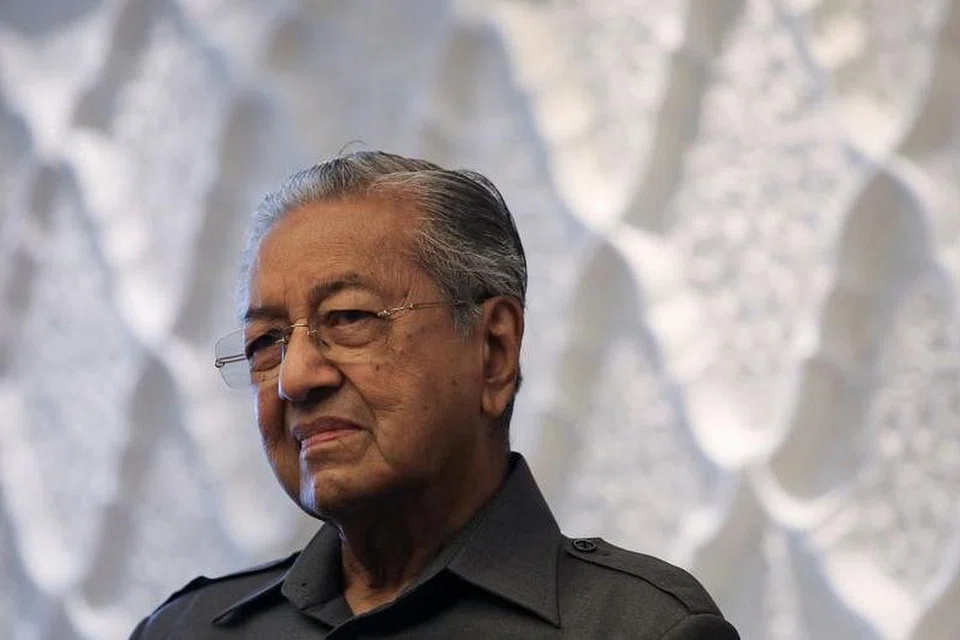 Mantan Perdana Menteri Malaysia, Tun Dr Mahathir Mohamad, 96 tahun, sedang dipantau di Unit Jagaan Koronari (CCU), IJN. 