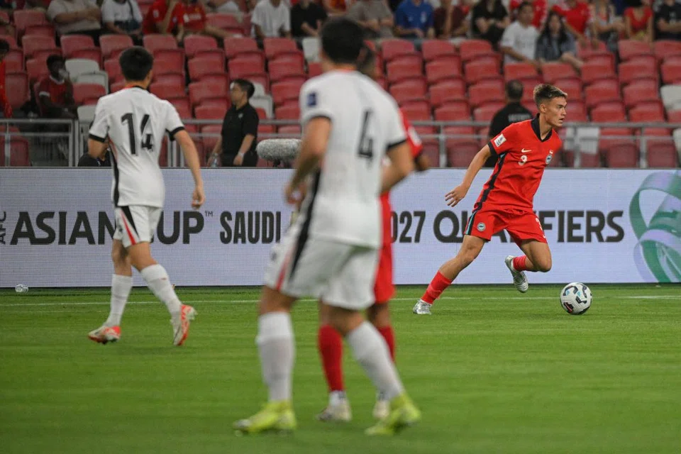 Kerjaya pemain bola sepak Singapura, Ryhan Stewart, menjadi tanda tanya kerana pasukannya, FK Riteriai, di ambang muflis selepas  syarikat pelaburan Red Card Global membatalkan  perjanjian  memperoleh kelab Liga Utama Lithuania itu. 