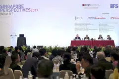 BINCANG MENGENAI SINGAPURA PADA MASA DEPAN: Anggota panel di sidang Perspektif Singapura 2017 bertema 'Bagaimana Jika' di Pusat Konvensyen Raffles City semalam. Sidang itu mempertimbang senario alternatif Singapura pada tahun 2065 dan antara yang diajukan ialah persoalan bagaimana jika Singapura bukan lagi unit penganjur utama di dunia. - Foto IPS