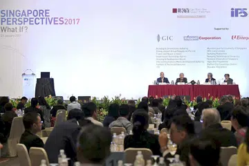 BINCANG MENGENAI SINGAPURA PADA MASA DEPAN: Anggota panel di sidang Perspektif Singapura 2017 bertema 'Bagaimana Jika' di Pusat Konvensyen Raffles City semalam. Sidang itu mempertimbang senario alternatif Singapura pada tahun 2065 dan antara yang diajukan ialah persoalan bagaimana jika Singapura bukan lagi unit penganjur utama di dunia. - Foto IPS
