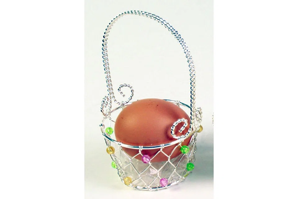 PRAKTIKAL: Inilah antara sebab mengapa ramai keluarga pengantin yang memilih untuk mengubah pemberian bunga telur dengan pulut kuning kepada berkat yang pelbagai rupa dan warna (gambar atas) yang popular di kalangan pengantin hari ini. - Foto fail