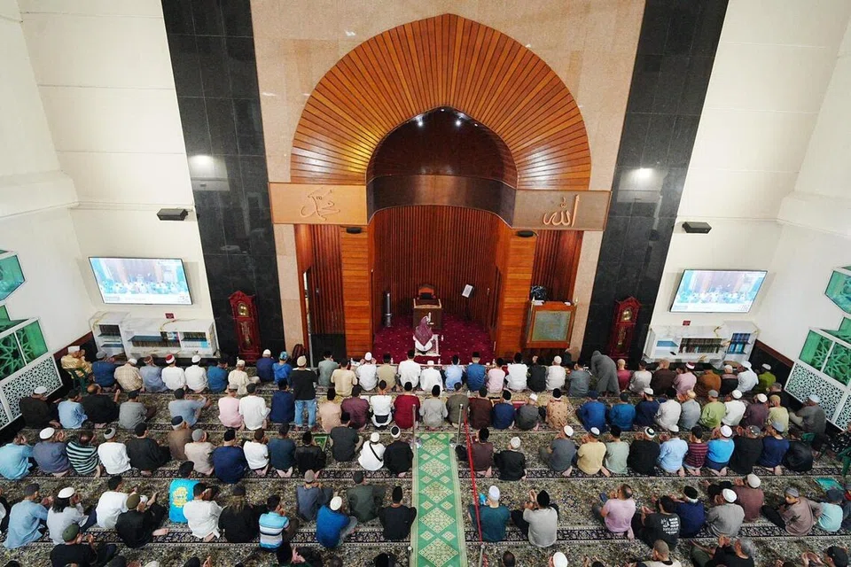 Suasana di Masjid Al-Iman pada 18 Februari selepas solat Maghrib.