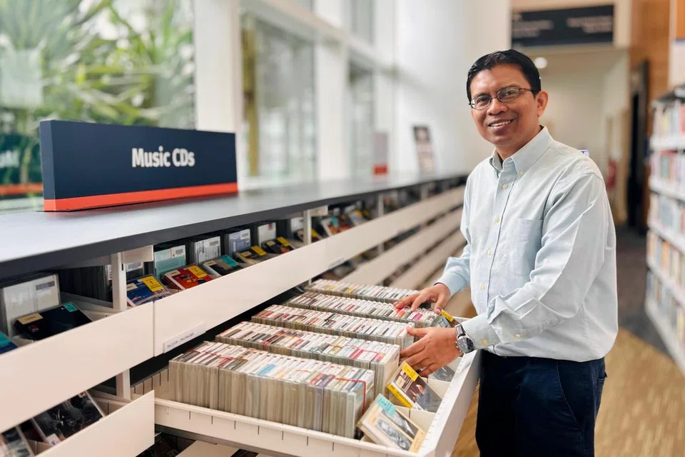 Pustakawan (Bahasa Melayu), Encik Herman Rothman, mengalu-alukan pengunjung untuk menggunakan kemudahan seperti bilik latihan piano, studio rakaman dan bilik tayangan yang sedia ada, memberi peluang kepada masyarakat mencuba dan mendapat kemahiran baru.