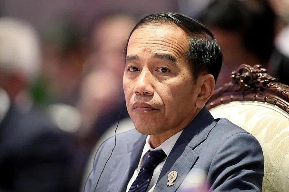 PRESIDEN INDONESIA: Encik Joko 'Jokowi' Widodo akan berundur selepas menamatkan tempoh penggal ke-2 kepresidenannya yang dijangka pada Oktober 2024. - Foto fail 