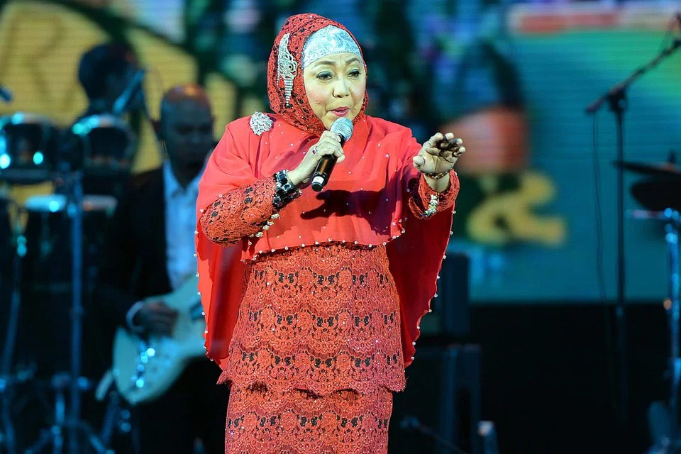 MARIA BACHOK: Penyanyi 1970-an ini antara penghibur yang akan membuat persembahan pada konsert percuma lusa, 5.30 petang, di Dewan Konsert Esplanade.