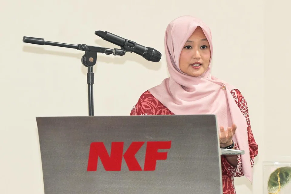 Menteri Negara (Penerangan dan Pembangunan Digital merangkap Kesihatan), Cik Rahayu Mahzam, ketika berucap dalam majlis Forum Kesihatan Komuniti, ‘Redha: Kuasa Penerimaan’, dan Majlis Penghargaan Rakan Komuniti yang dianjurkan oleh Yayasan Buah Pinggang Kebangsaan (NKF) di Masjid Hasanah pada 22 Februari.