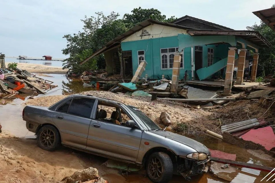 Antara kesan kemusnahan harta benda dan kediaman akibat banjir besar di Kelantan, sejak akhir November hingga awal Disember 2024, yang disifatkan terburuk dalam tempoh 10 tahun.