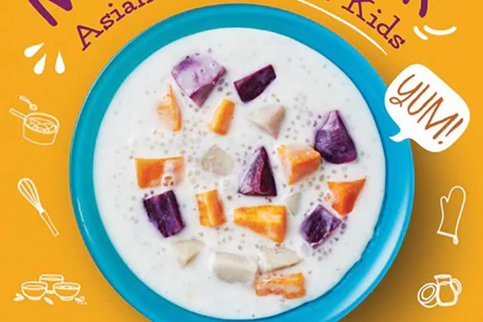  BELAJAR MASAK: Buku ‘Masak-Masak: Asian Cooking For Kids’ untuk kanak-kanak oleh Elena Yeo dan Arti Daryanani menampilkan lebih 60 resipi, seperti telur dimasak mengikut ‘cara kopitiam’ dan jemput-jemput jagung.