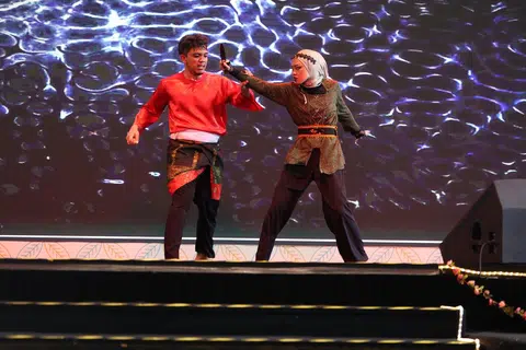 Gandingan antara Cik Diandra Alika Pramesti dan Encik Amirul Shafiq untuk babak perlawanan mereka 